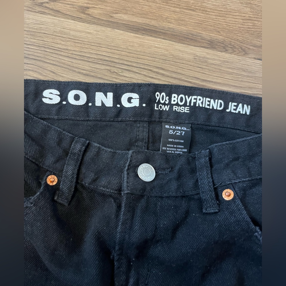 Song Jeans 90s Boyfriend Fit Ripped style